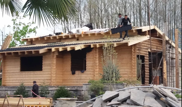 cabaña madera y piedra