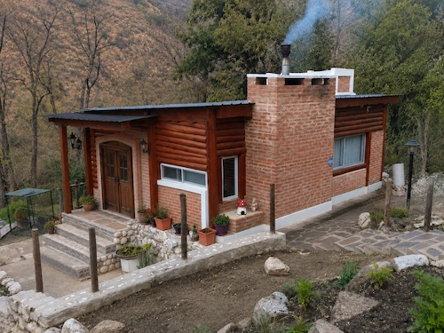 cabañas de madera y piedra construccion